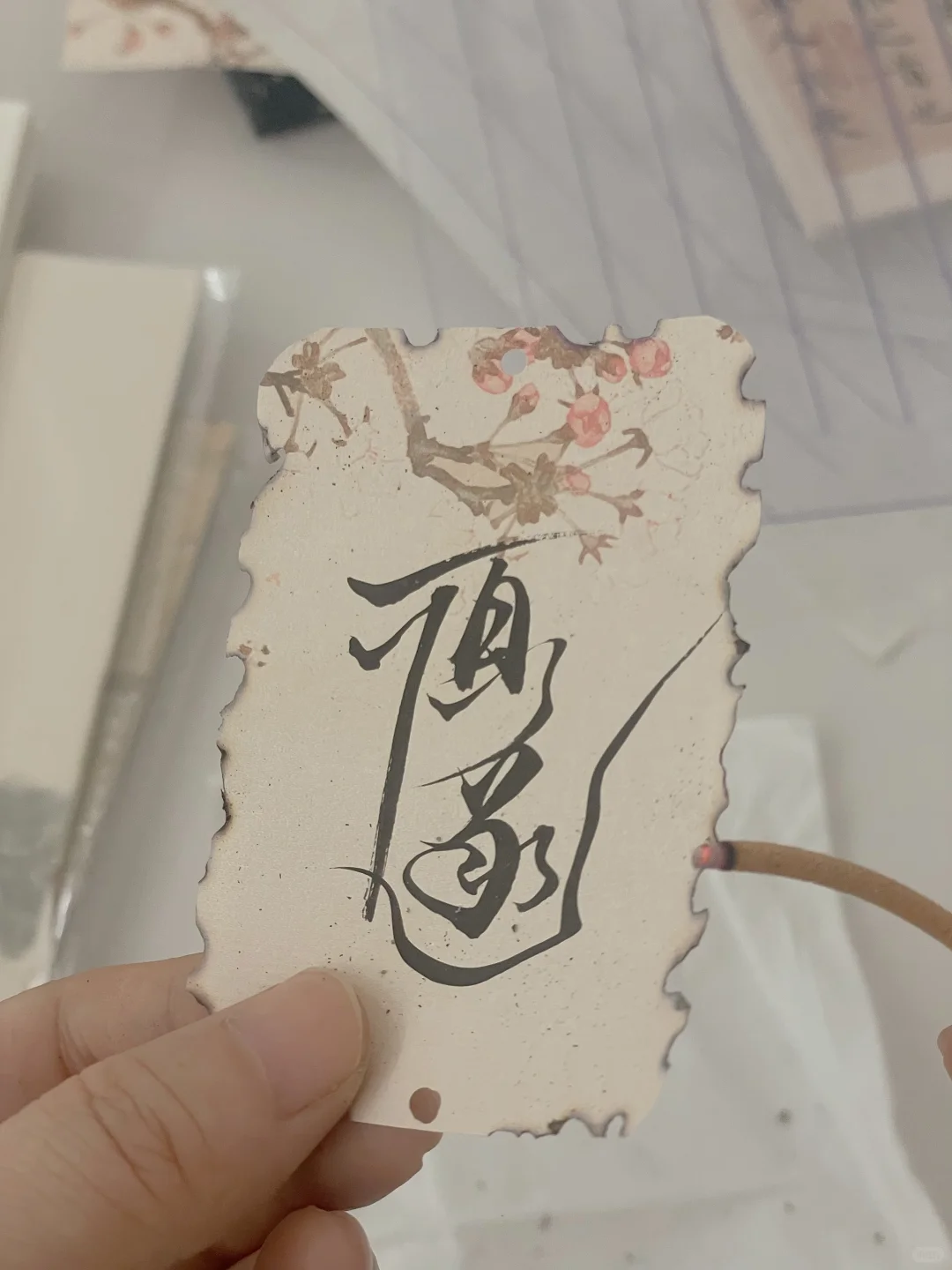 没人告诉我DIY书法滴胶车挂原来这么…