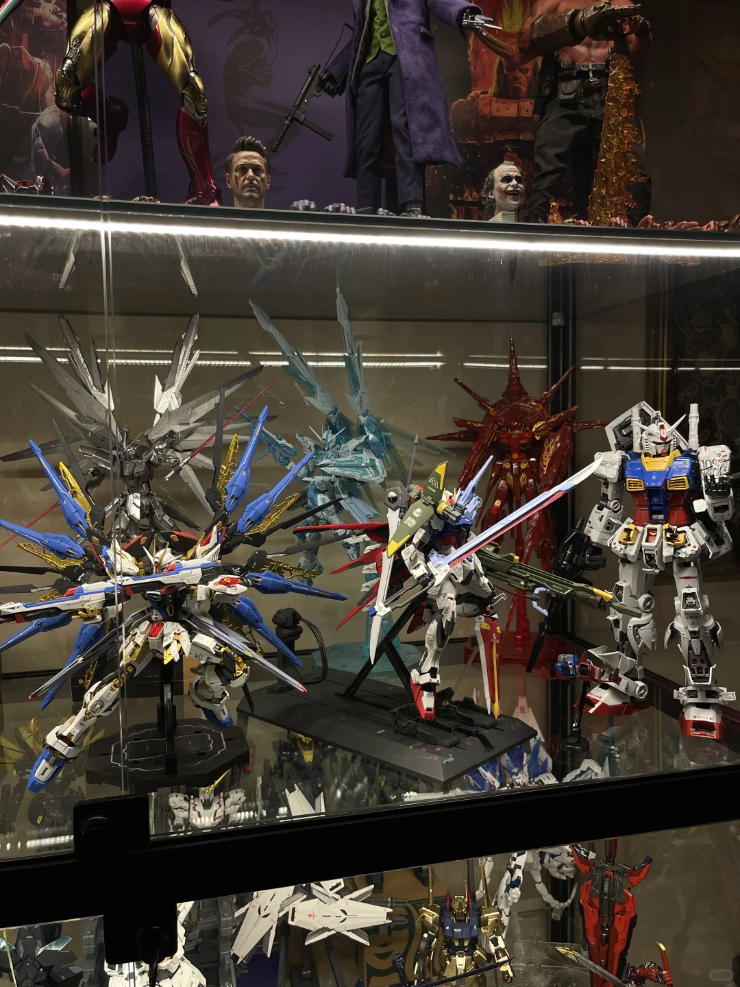 终于完成梦想有一个自己的高达展柜