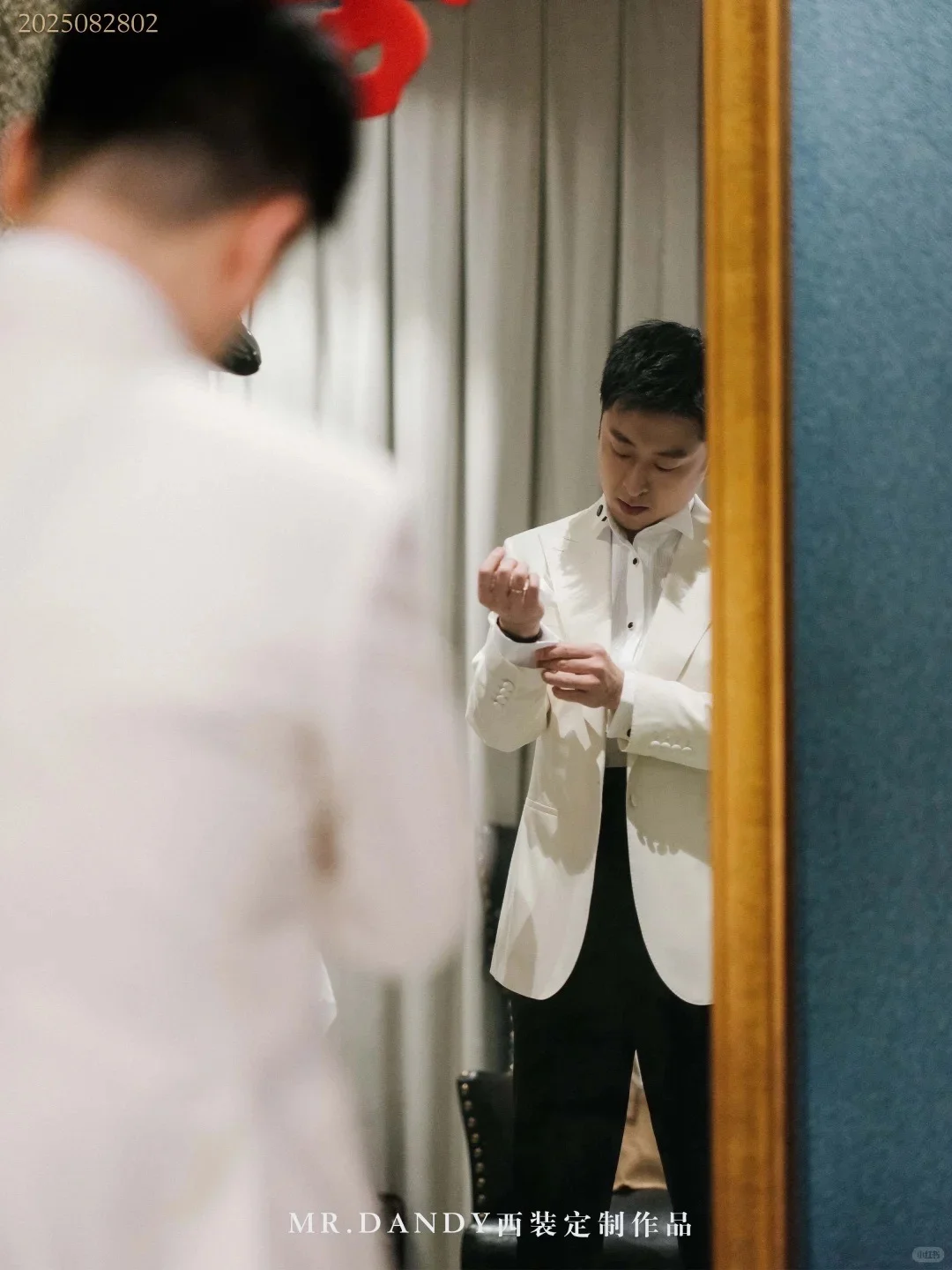 奶白色礼服?精准定格婚礼氛围