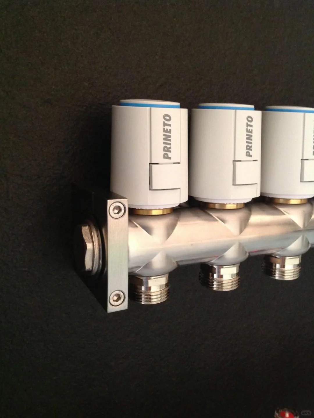 细节图来了，地暖分水器系列