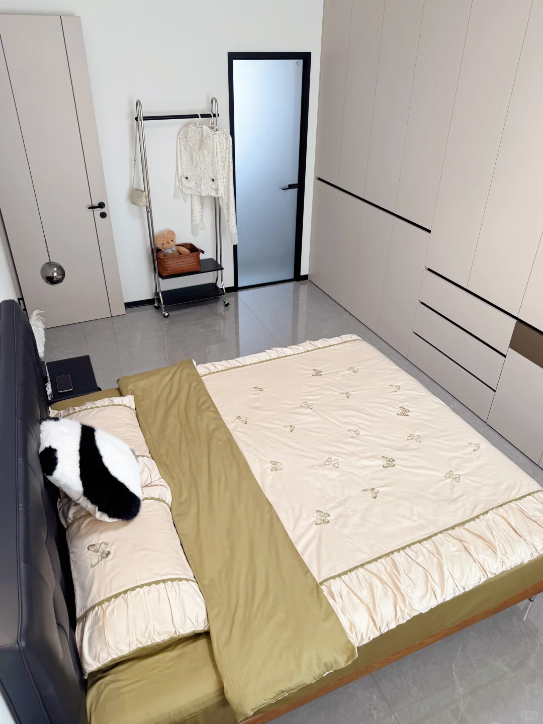 开间3.3m做床尾衣柜⁉️邻居看了想砸掉重装?