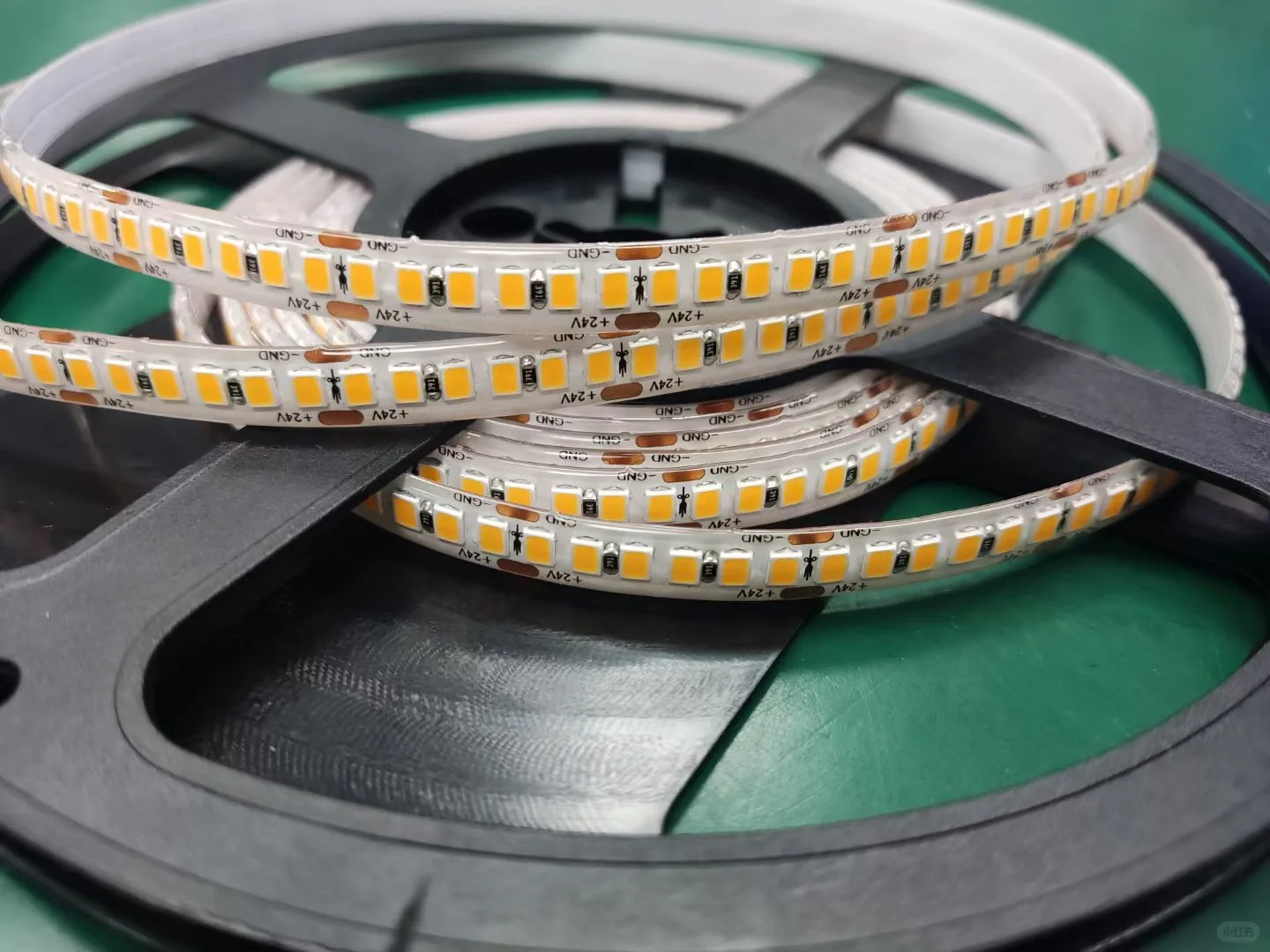 2835滴胶防水灯带