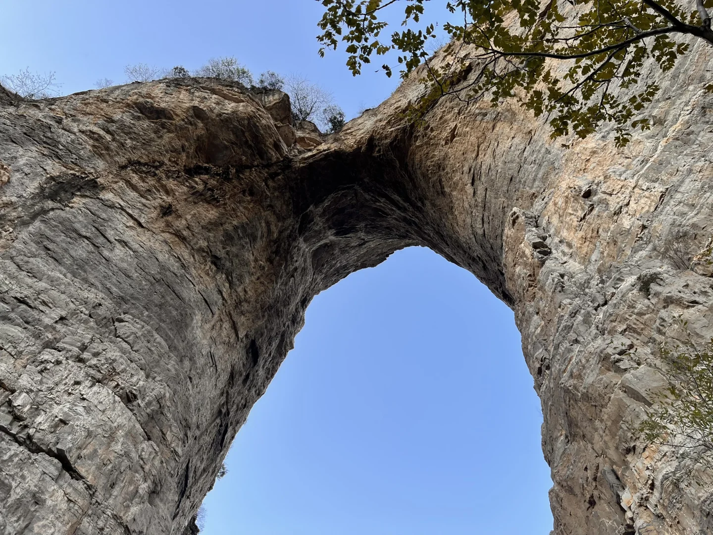 北京2h达！蚕姑坨悬崖边日照金山的秋日秘境
