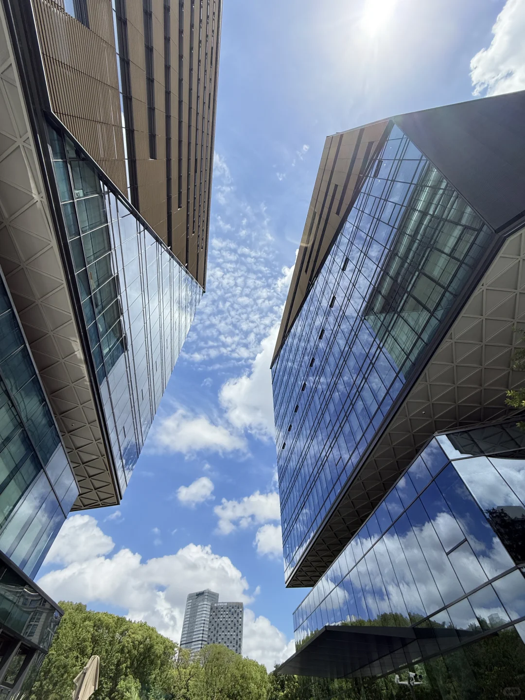 7.19 Live｜玻璃幕墙是天空的浪漫魔镜