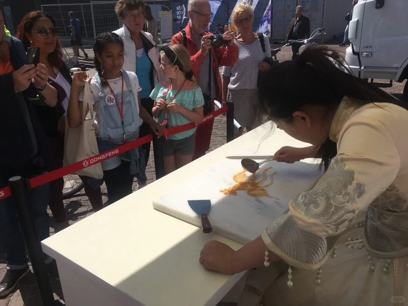 让非遗糖画走向世界～