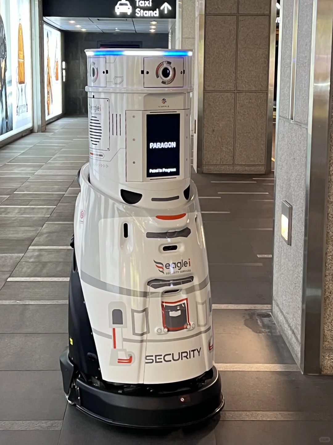 ??天哪！安保机器人会开枪吗？?