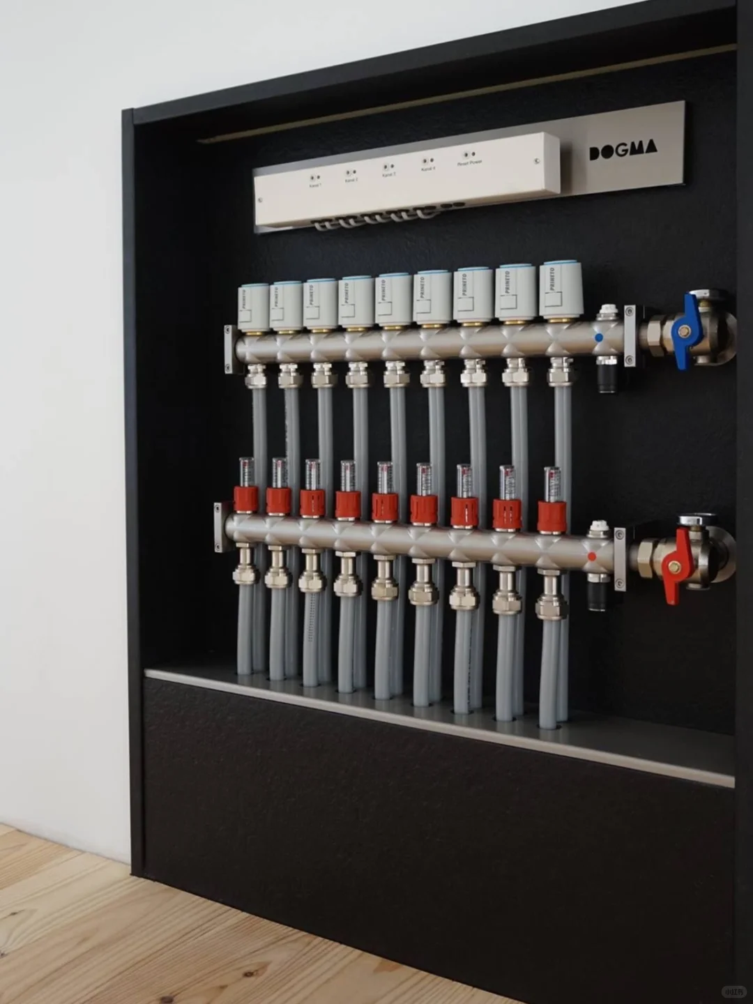 细节图来了，地暖分水器系列