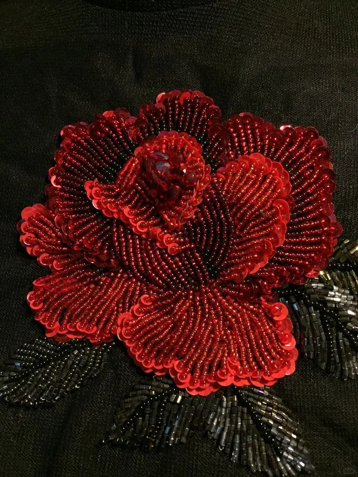 服装设计中如何表现花朵？