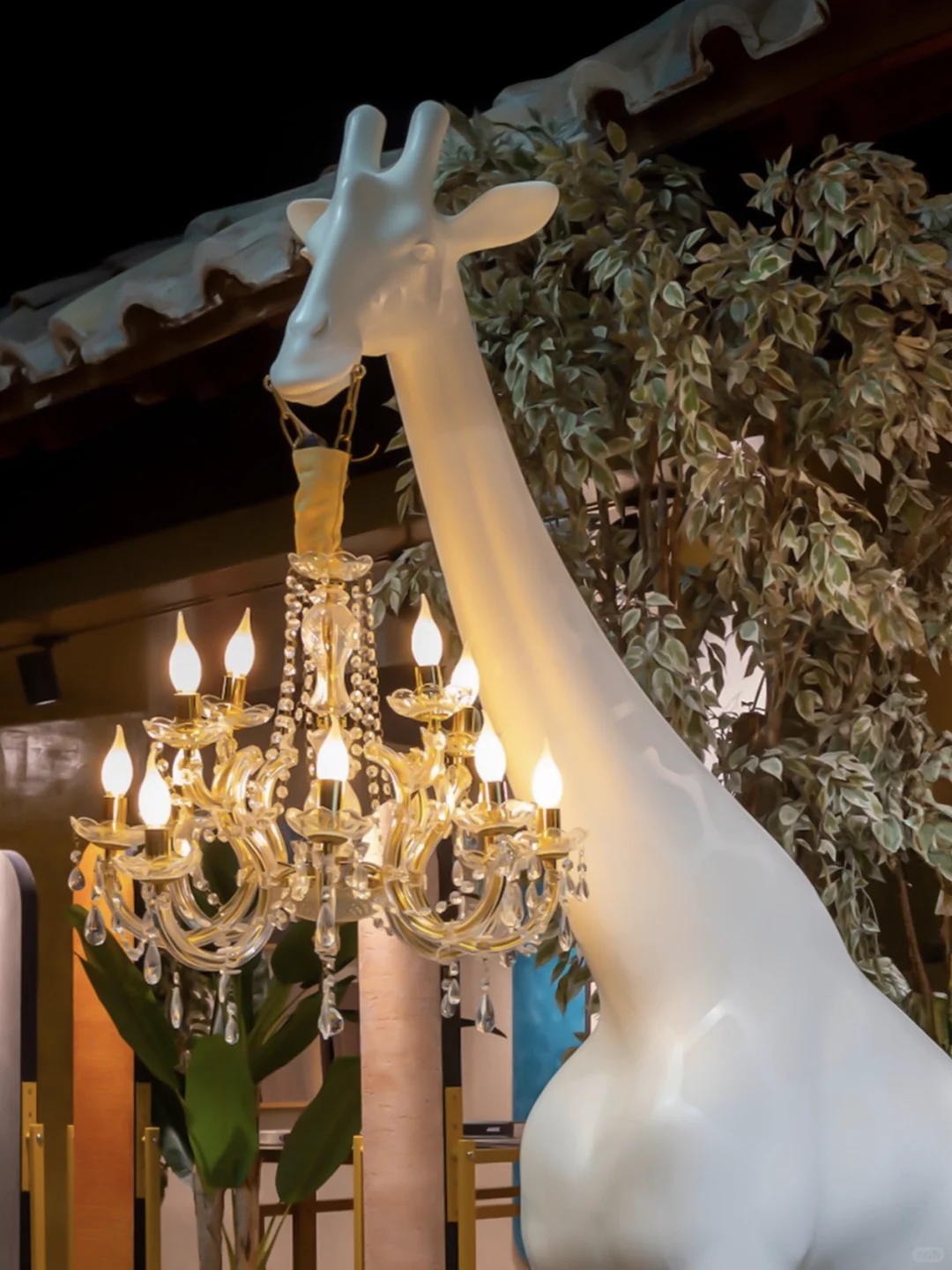 Qeeboo长颈鹿将非洲草原的优雅凝入家居空间