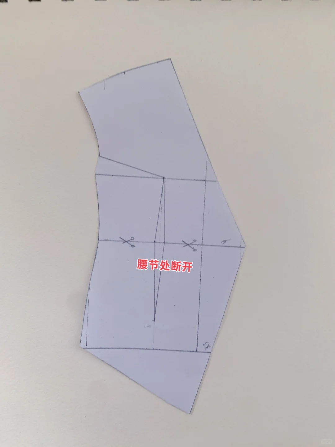 收腰显瘦纽结短袖裁剪图分享