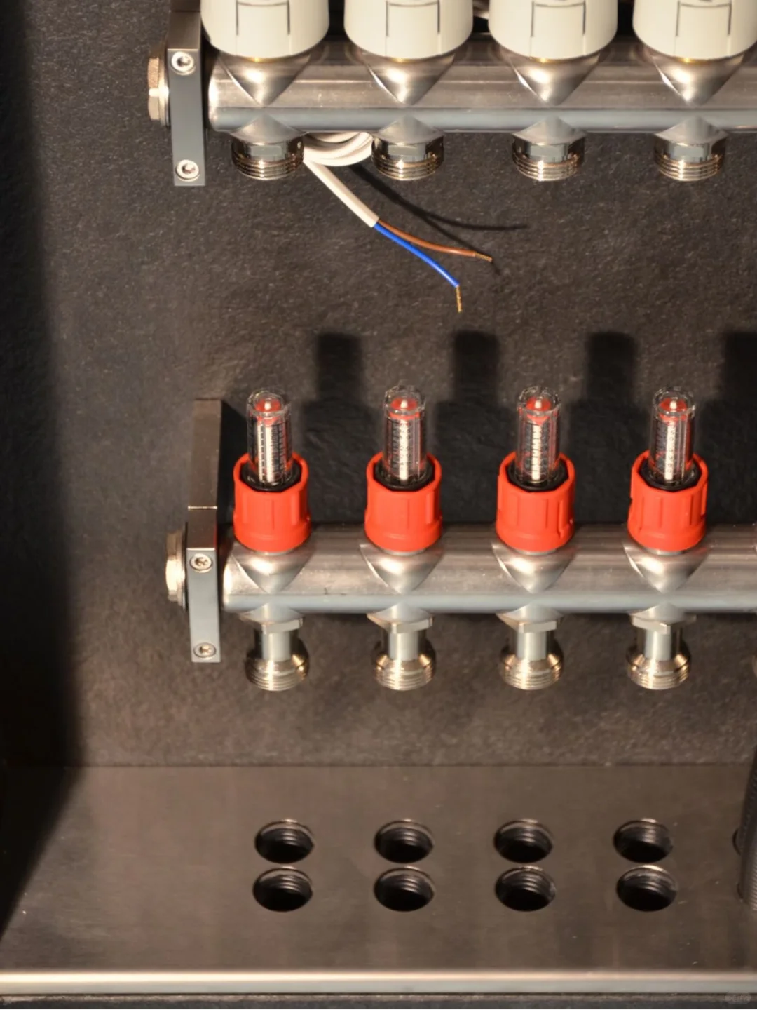 细节图来了，地暖分水器系列