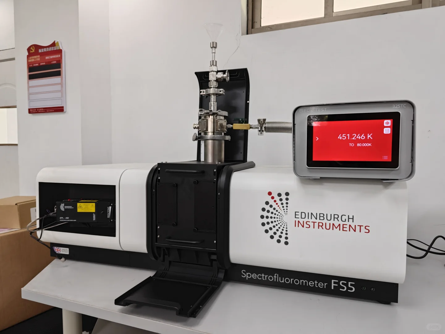 FVT-100液氮恒温器配光谱仪