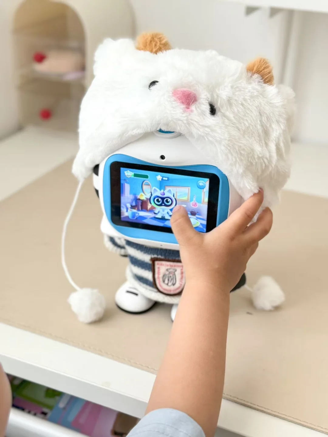 救命！2岁人类幼崽反向驯服AI机器人！