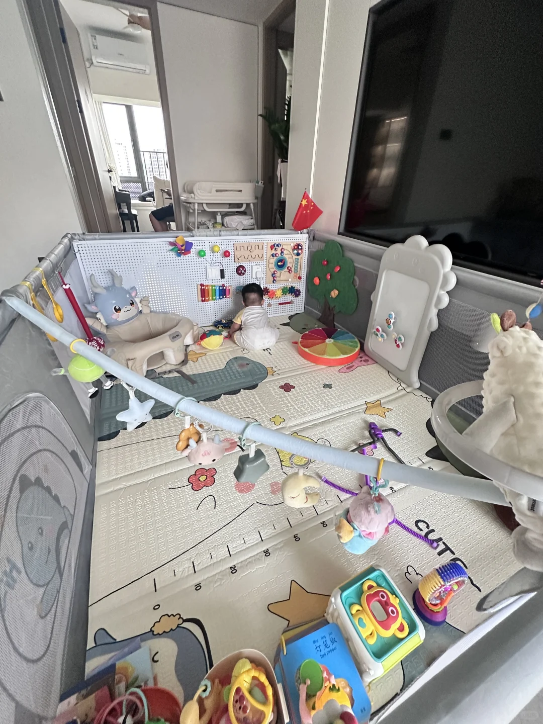 在家婴儿自制忙碌板|一百块搞定早教玩具?!