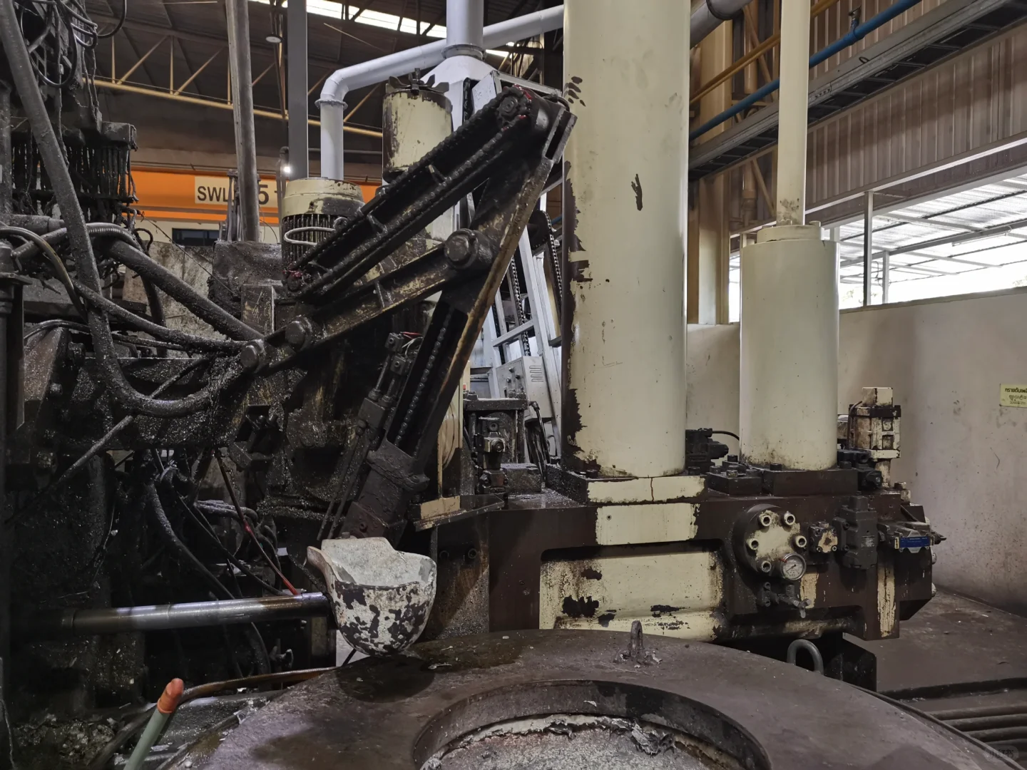 泰国工厂使用中的东芝350压铸机