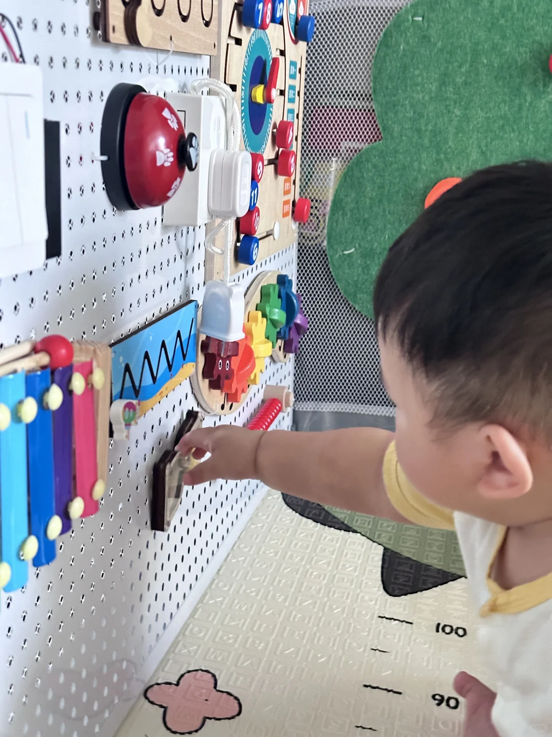 在家婴儿自制忙碌板|一百块搞定早教玩具?!