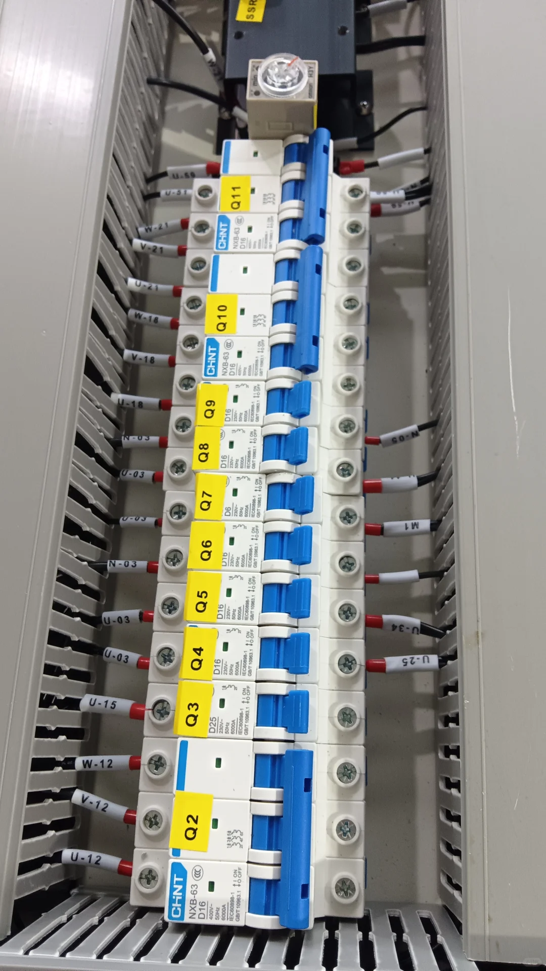 简单粗暴实物装配电工日常配盘接线