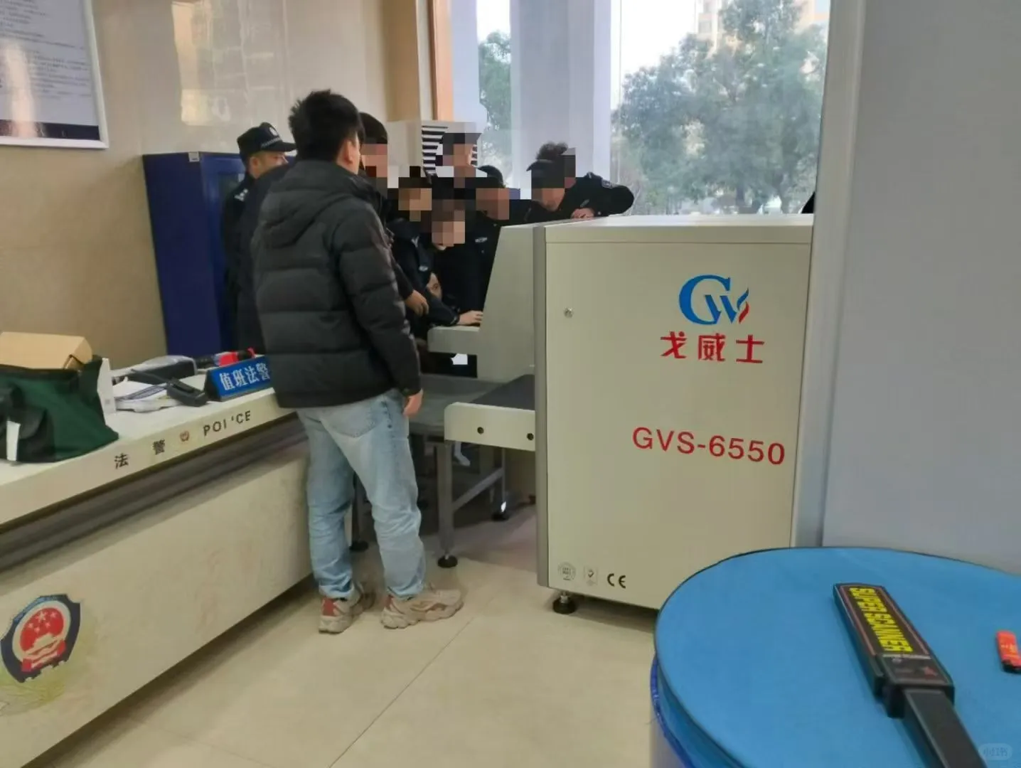 #戈威士智能通道安检方案人检物检相结合