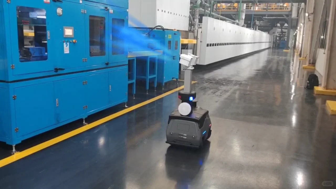 万为安防巡检机器人在现代化工厂的应用