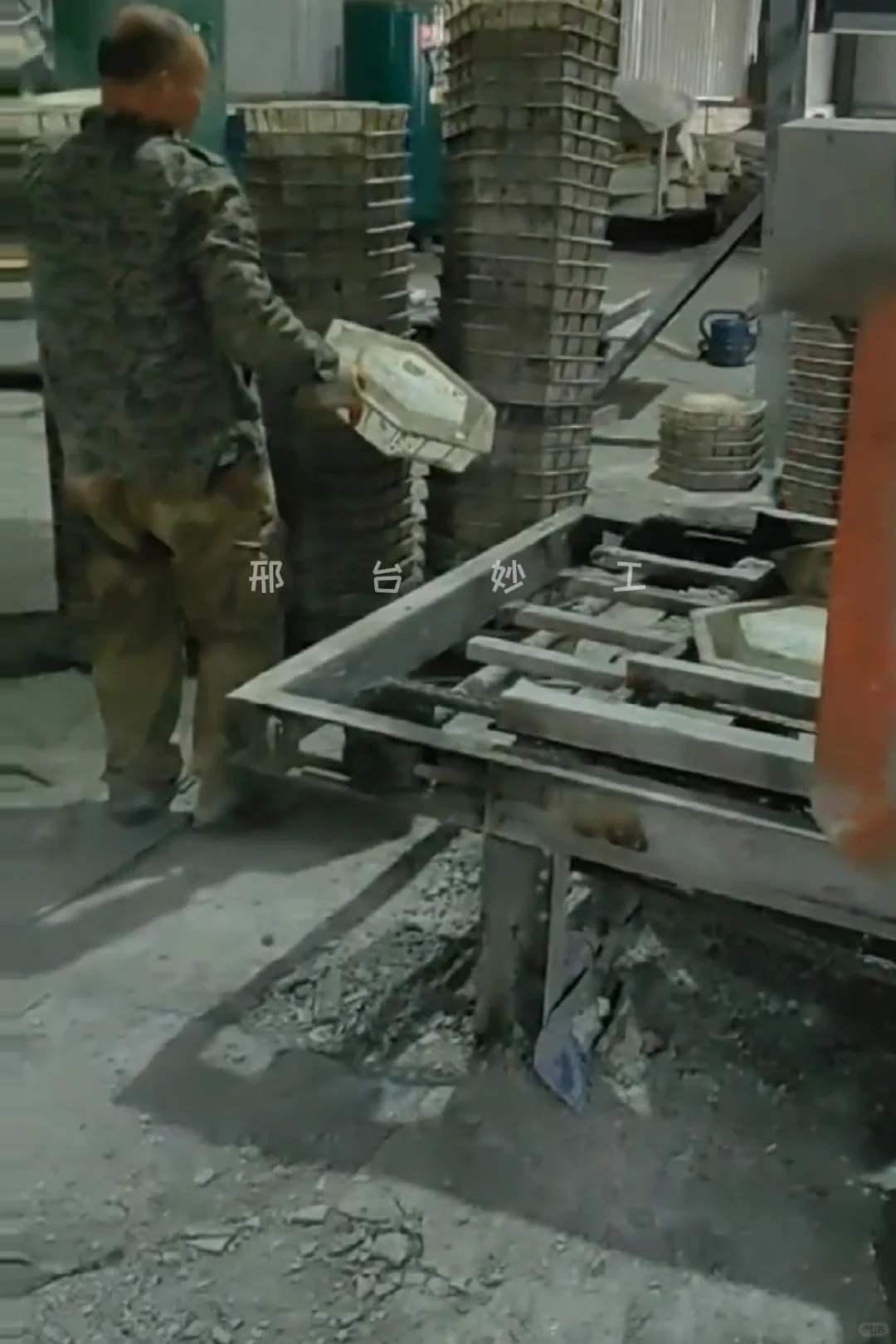 妙工混凝土预制连锁块布料机器生产线设备