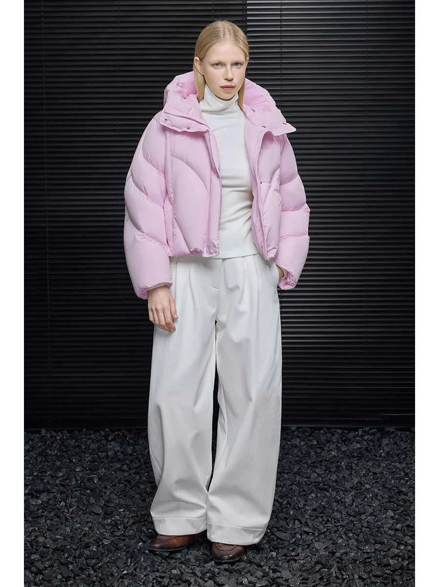 粉色短款连帽羽绒服