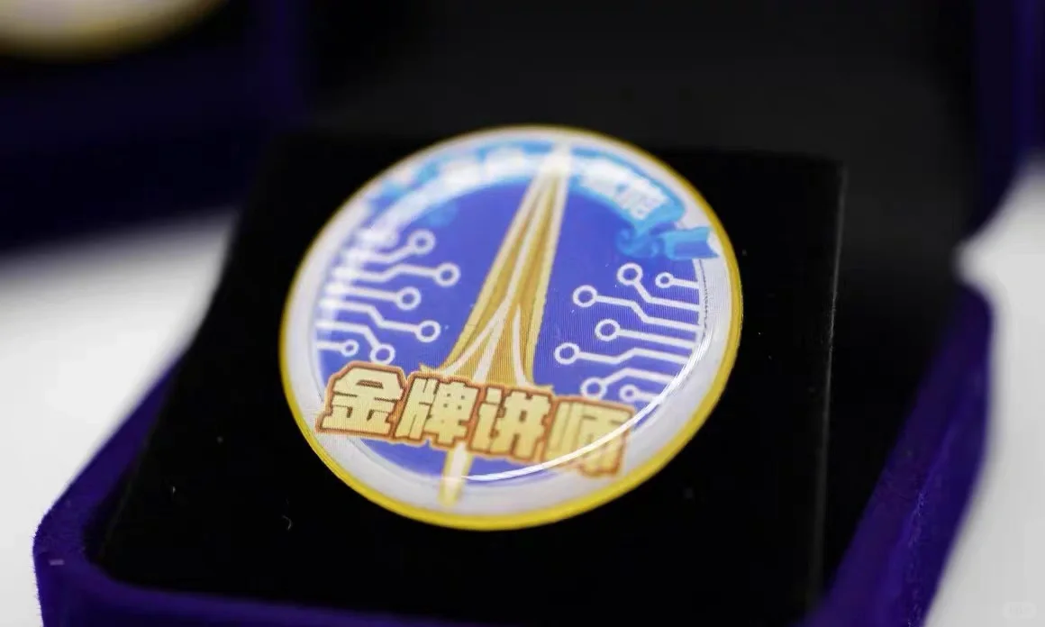 滴胶工艺 | 金属徽章定制推荐?