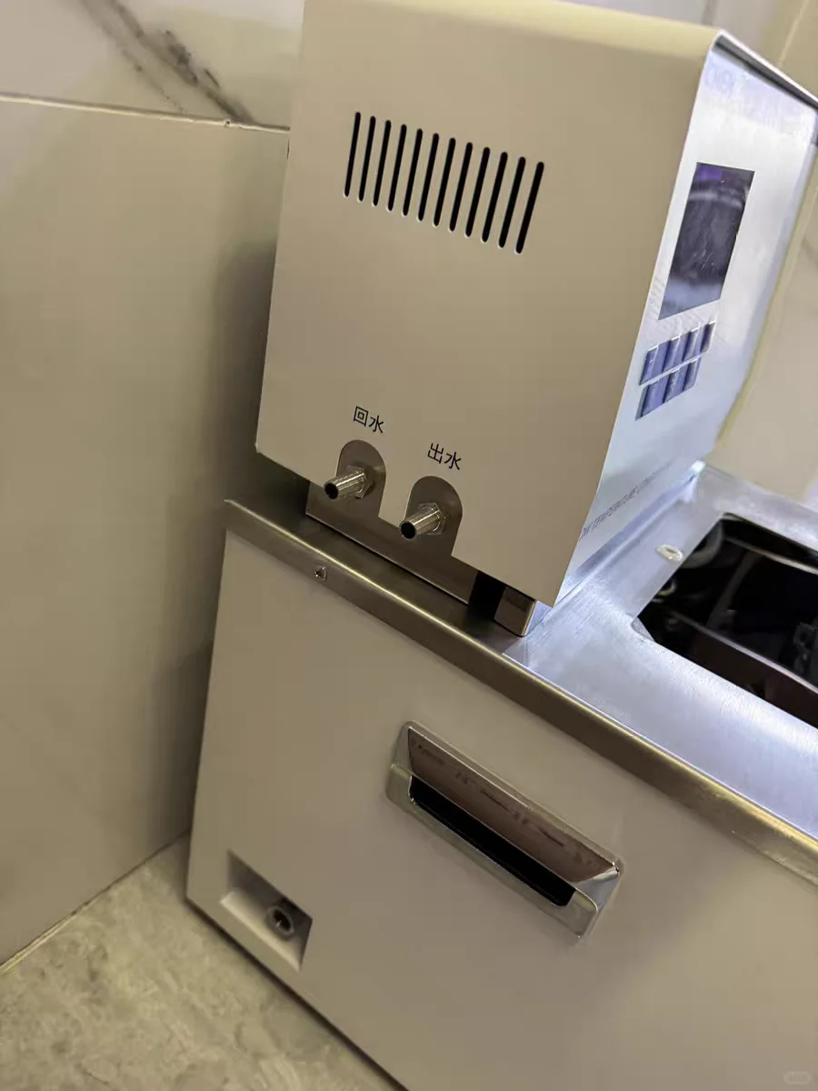 力辰加热制冷循环水浴槽仪器实拍