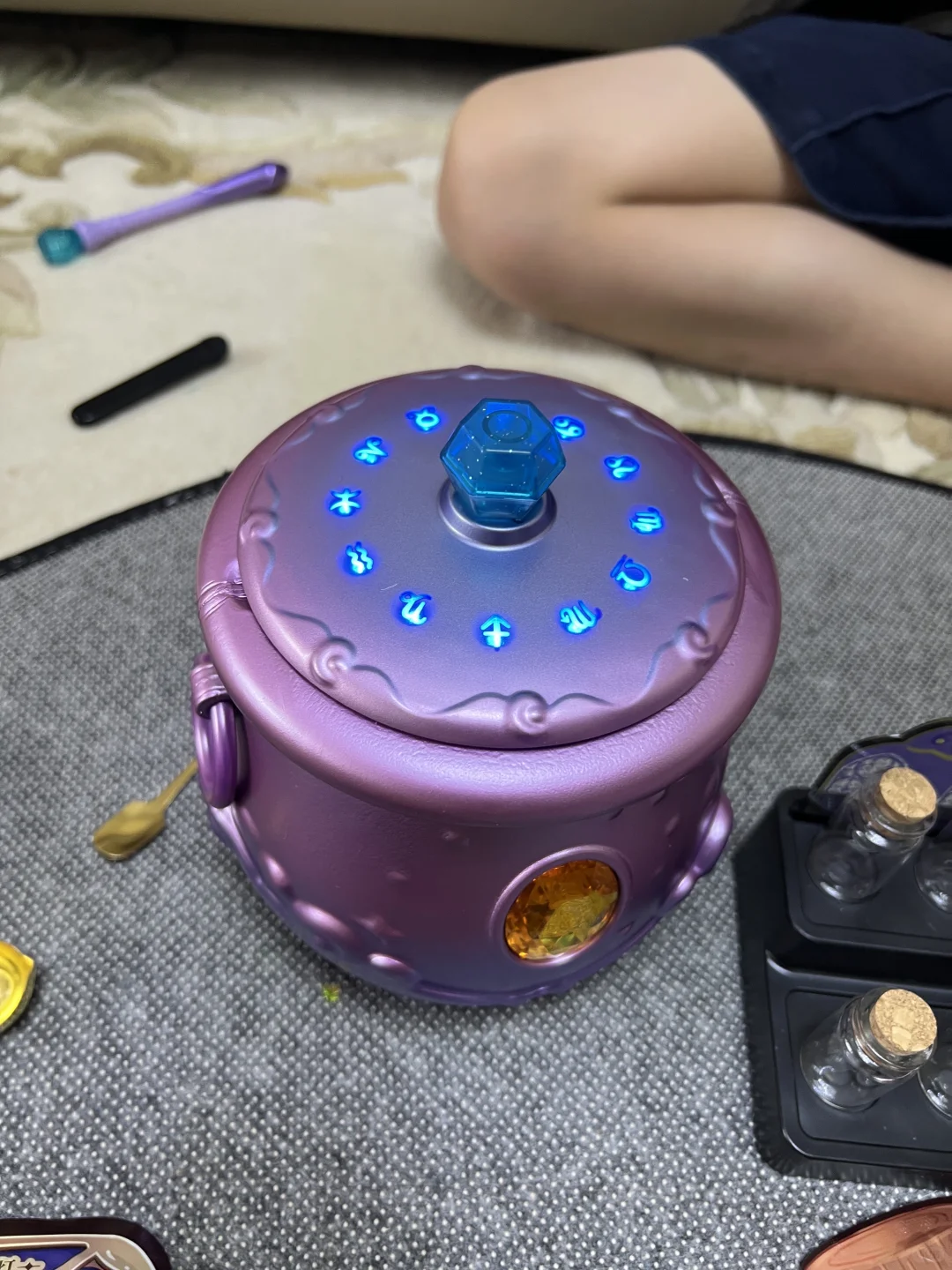 送完这个礼物，就安心送回学校了