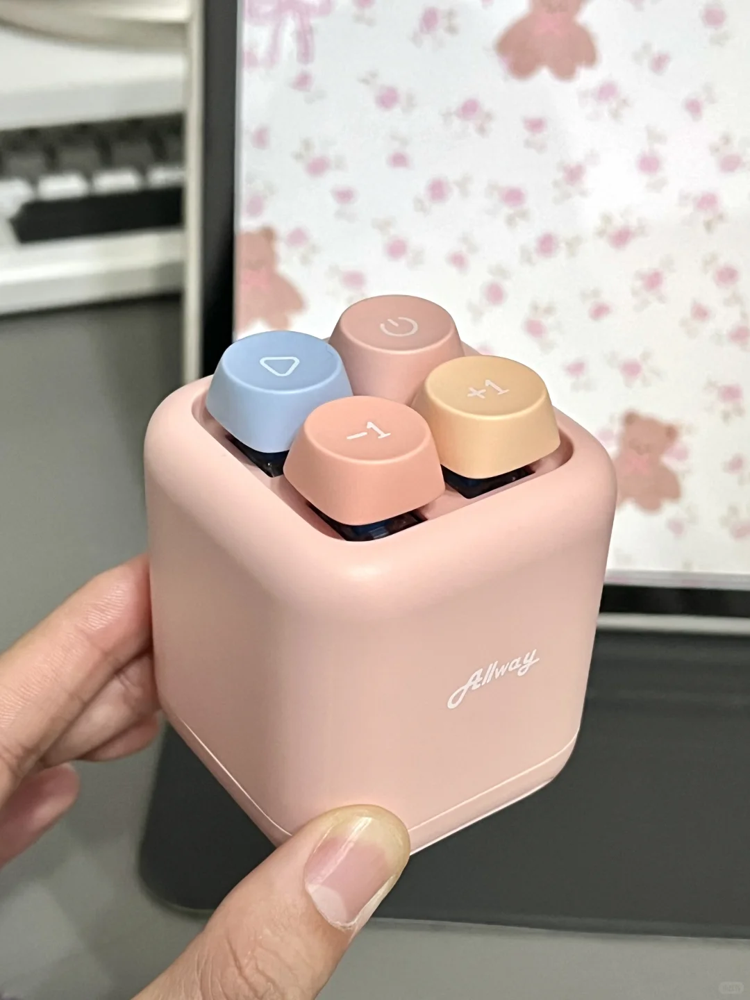 我勒个解压音箱！按起来好爽！！