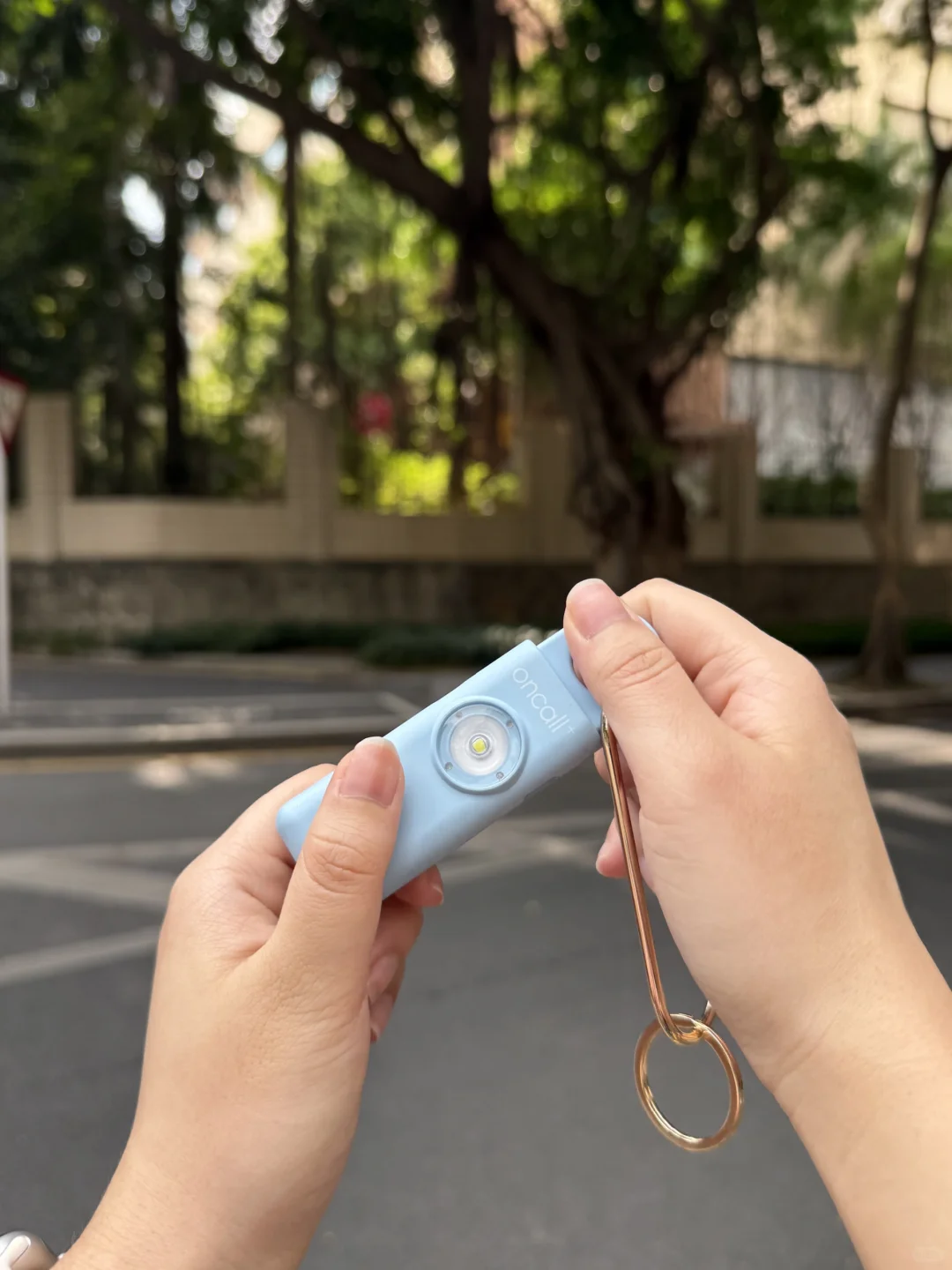 建议钥匙扣按这个卷！能报警求救才是真实用