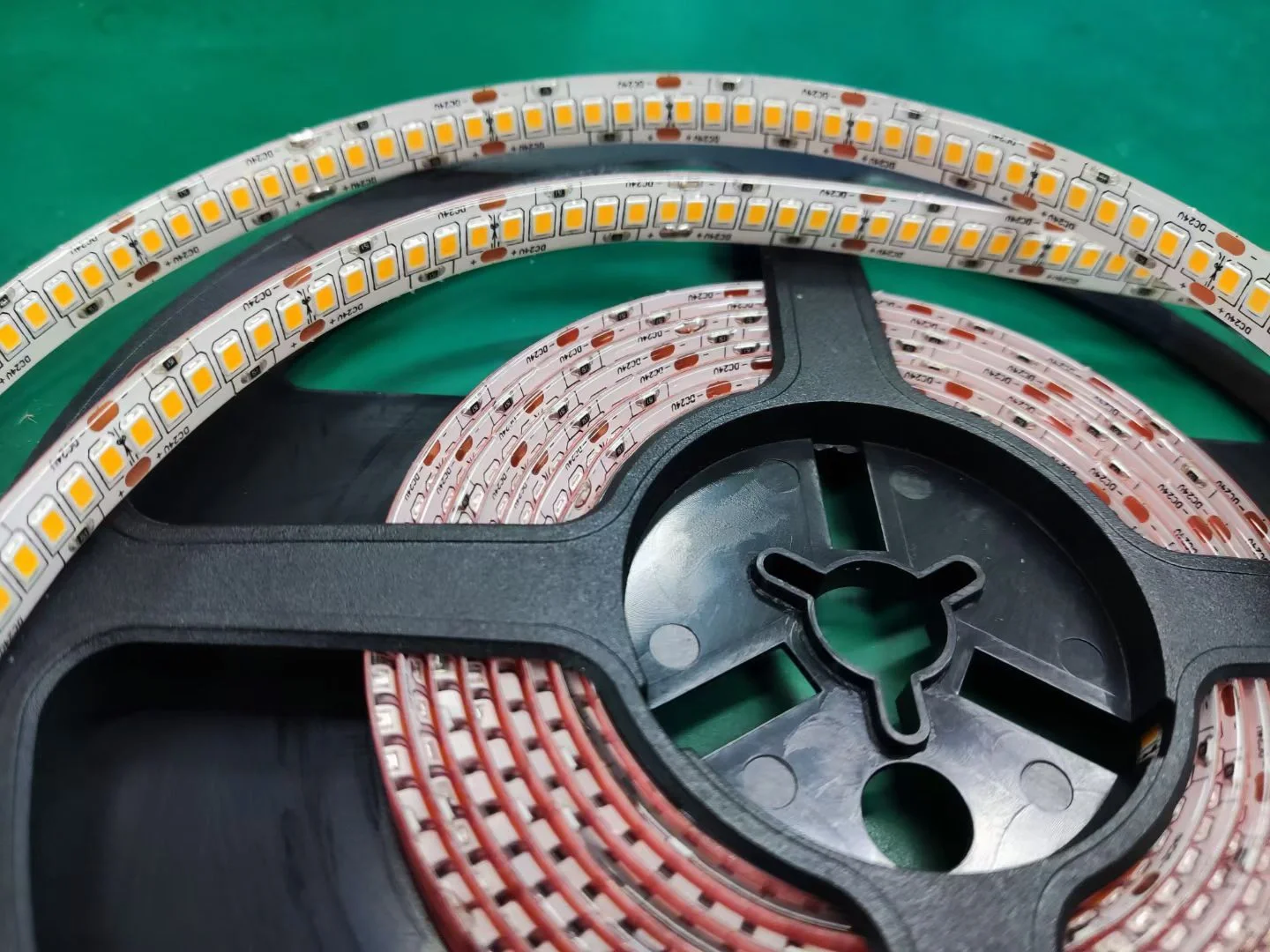 2835滴胶防水灯带