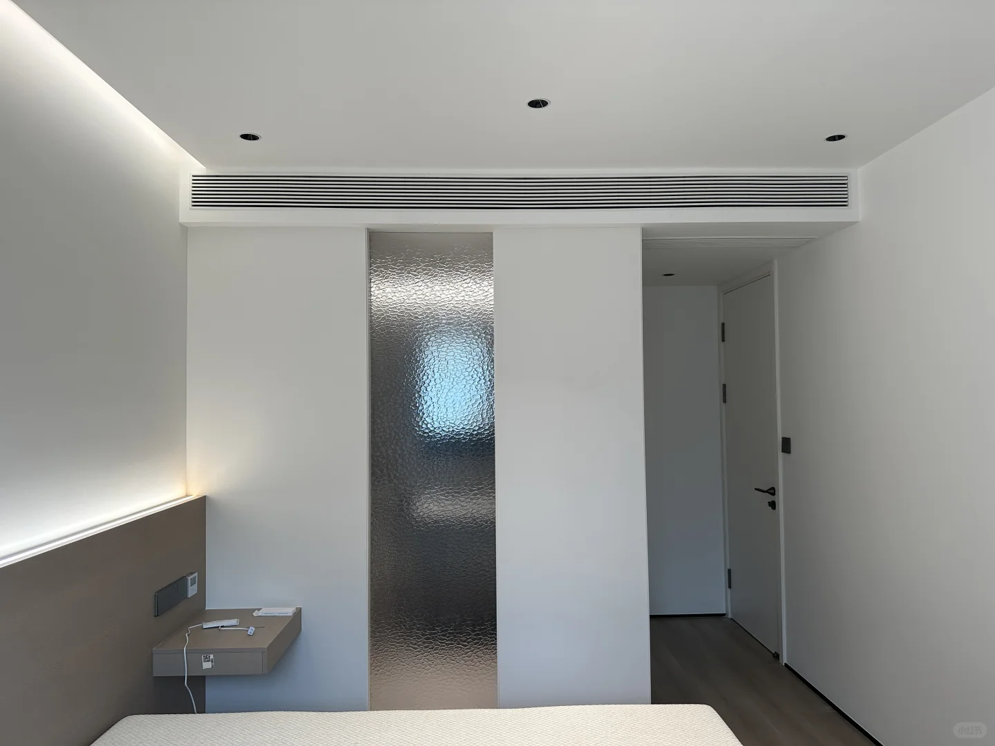 欢迎来到我家客厅的C位—斯卡帕楼梯电视墙