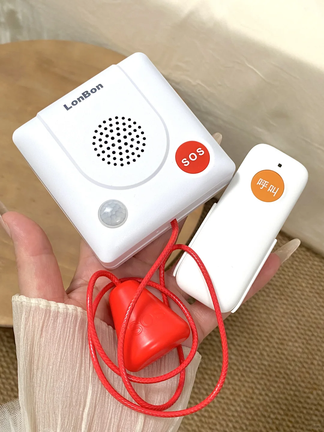 这台小设备，是我为爸妈准备的“远程安心