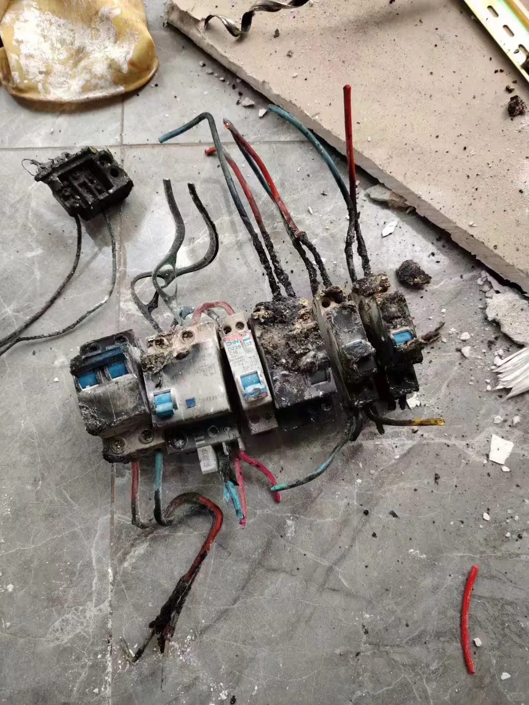 北京电工24小时上门维修电路跳闸漏电