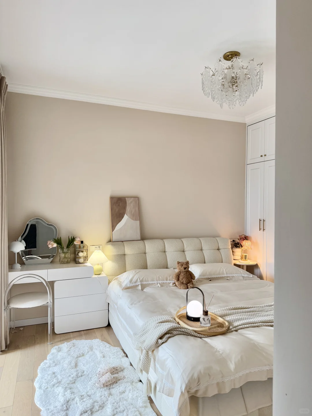 不听劝，卧室打整面墙的衣柜！全部做成挂衣区