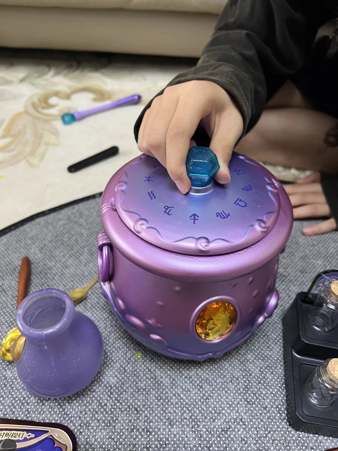 送完这个礼物，就安心送回学校了