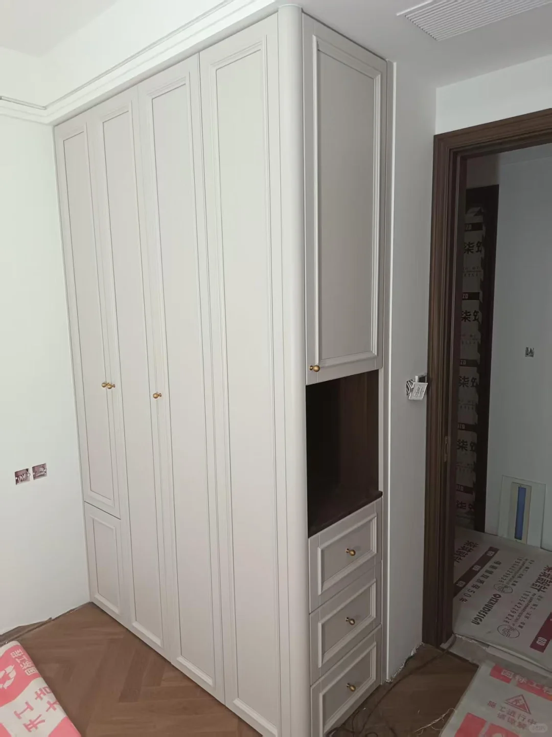 实木烤漆衣柜全案落地，太美了✨✨✨