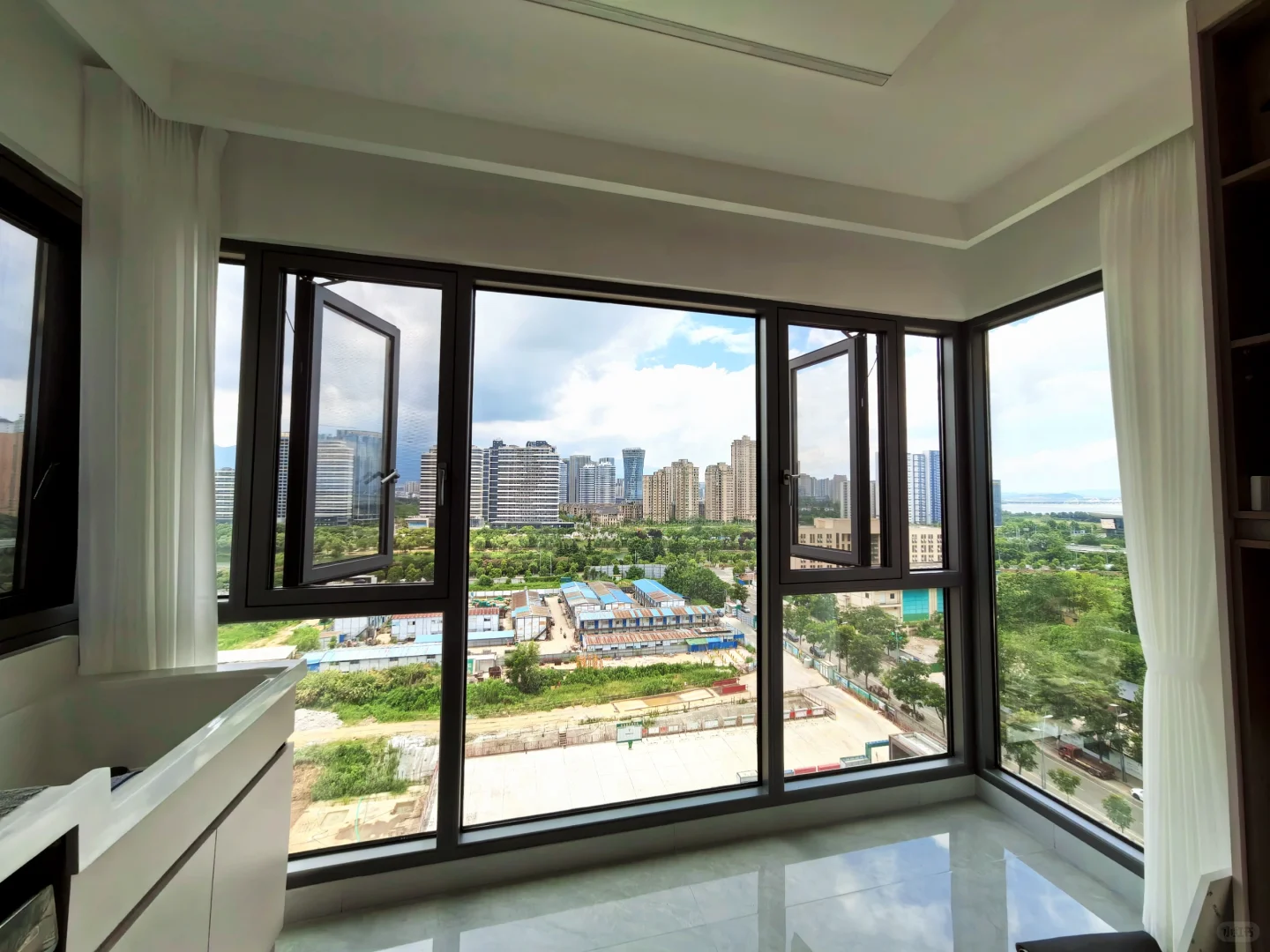 九江联泰五期小区落地窗完工