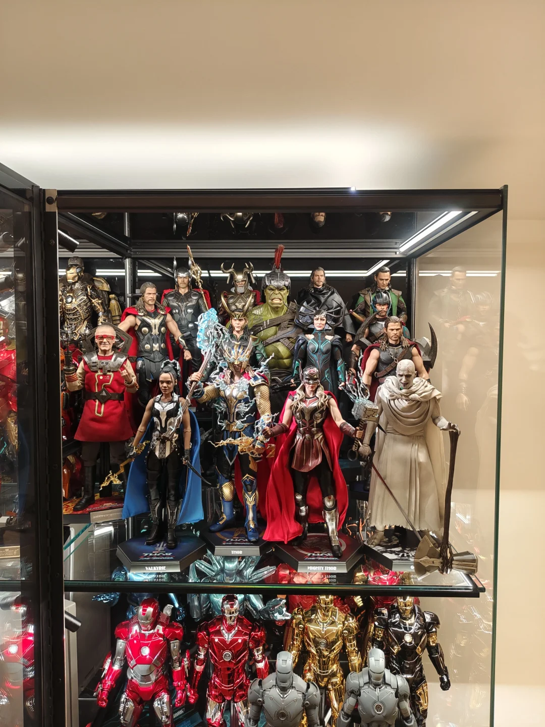 很久没有更新我的hottoys柜了