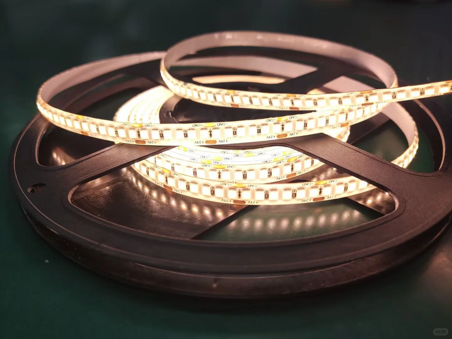 2835滴胶防水灯带