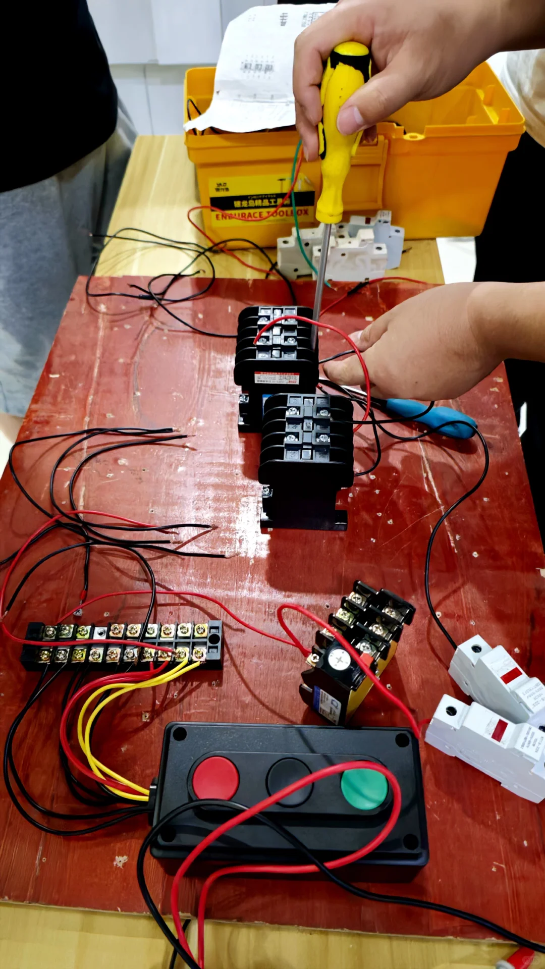 重庆电工技能免费学!政府补贴培训