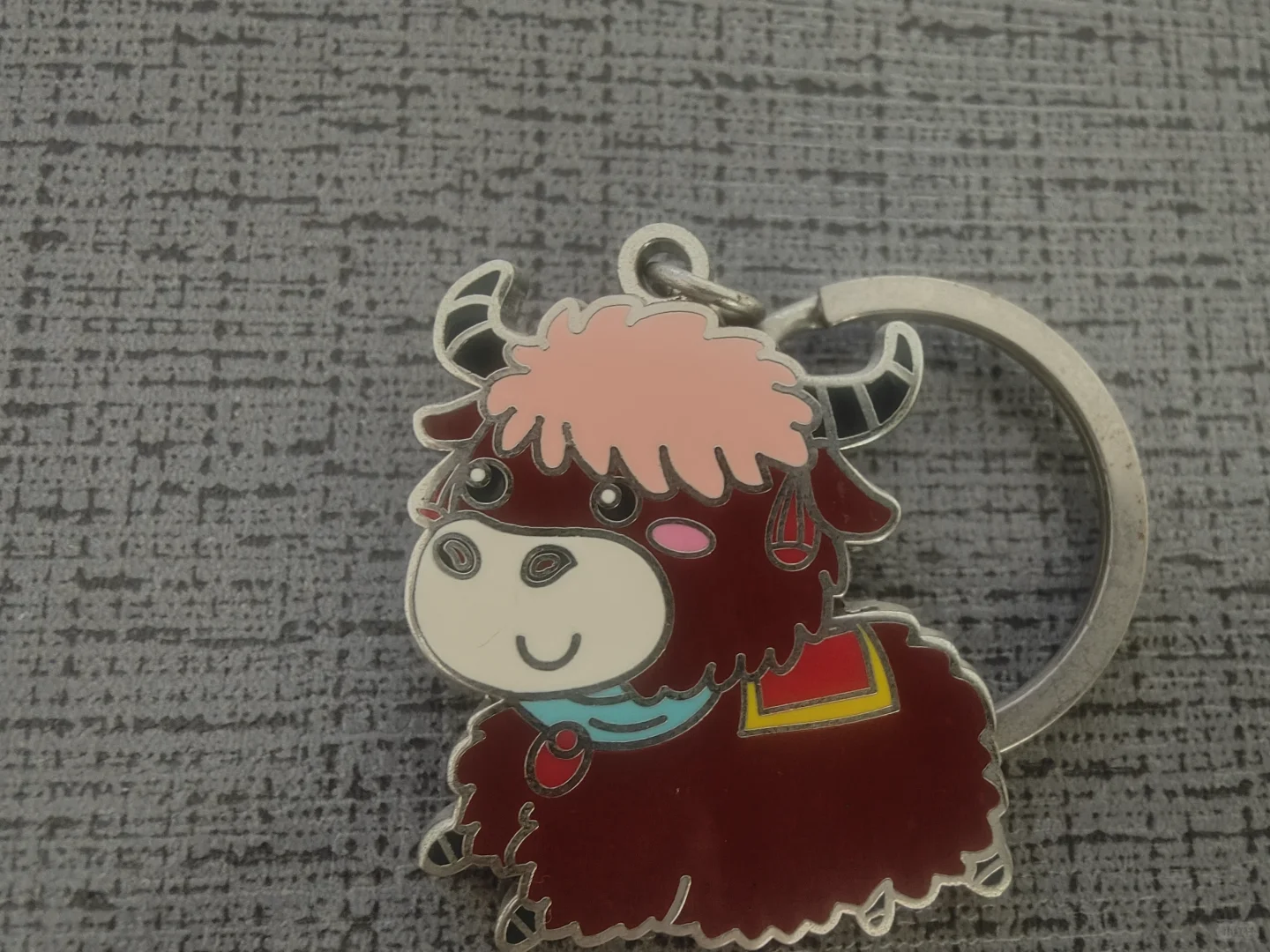 就拿工厂早前钥匙扣来介绍下金属徽章工艺