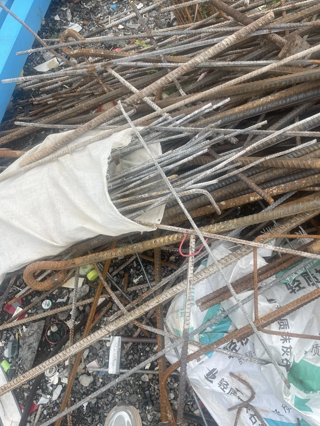 废品回收站花23元买8mm螺纹钢筋,夹灶台用