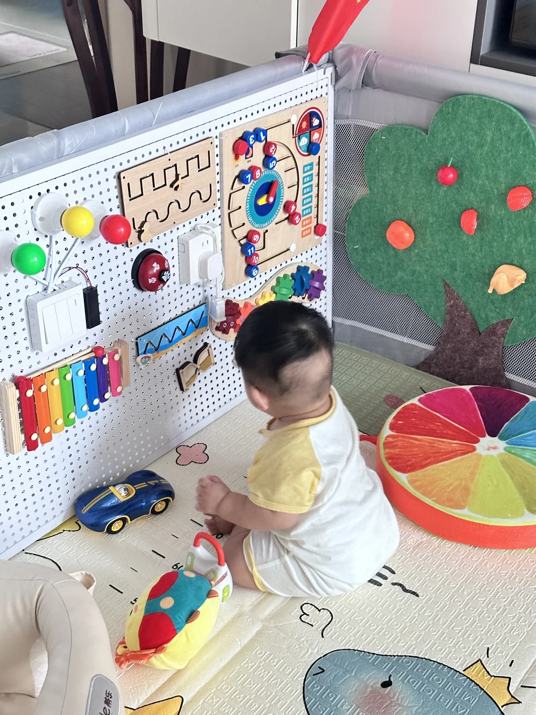 在家婴儿自制忙碌板|一百块搞定早教玩具?!