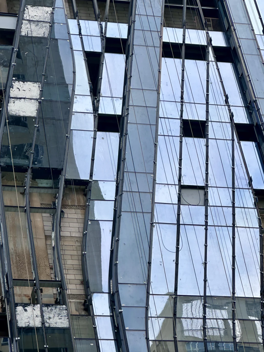 扎哈事务所设计的楼，真的很费玻璃