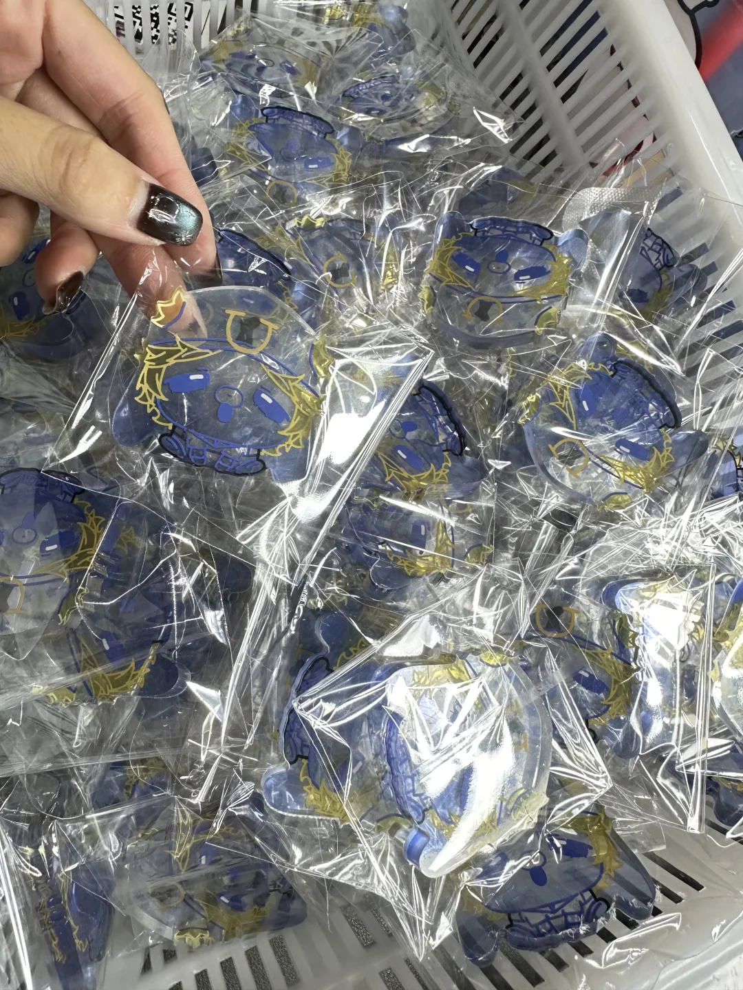 超级推荐！亚克力无底座立牌厚立彩窗线条款