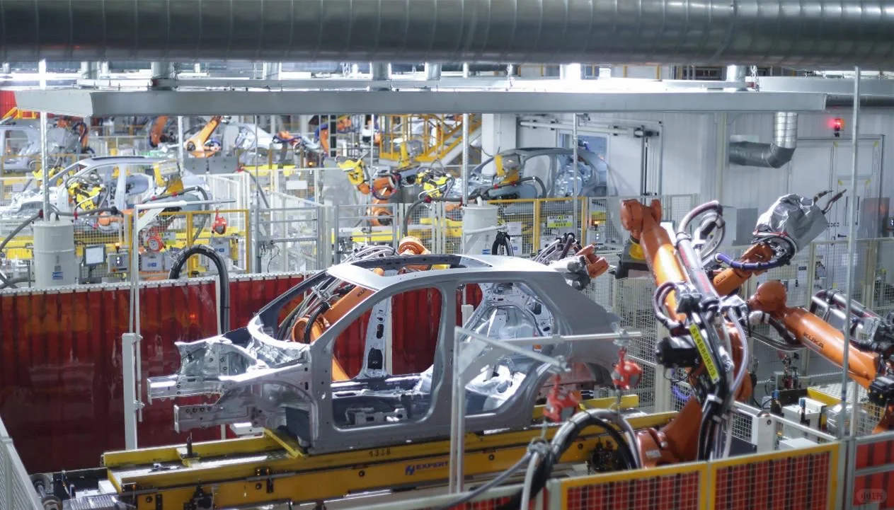 参观一汽大众汽车生产线可泰酷拉！