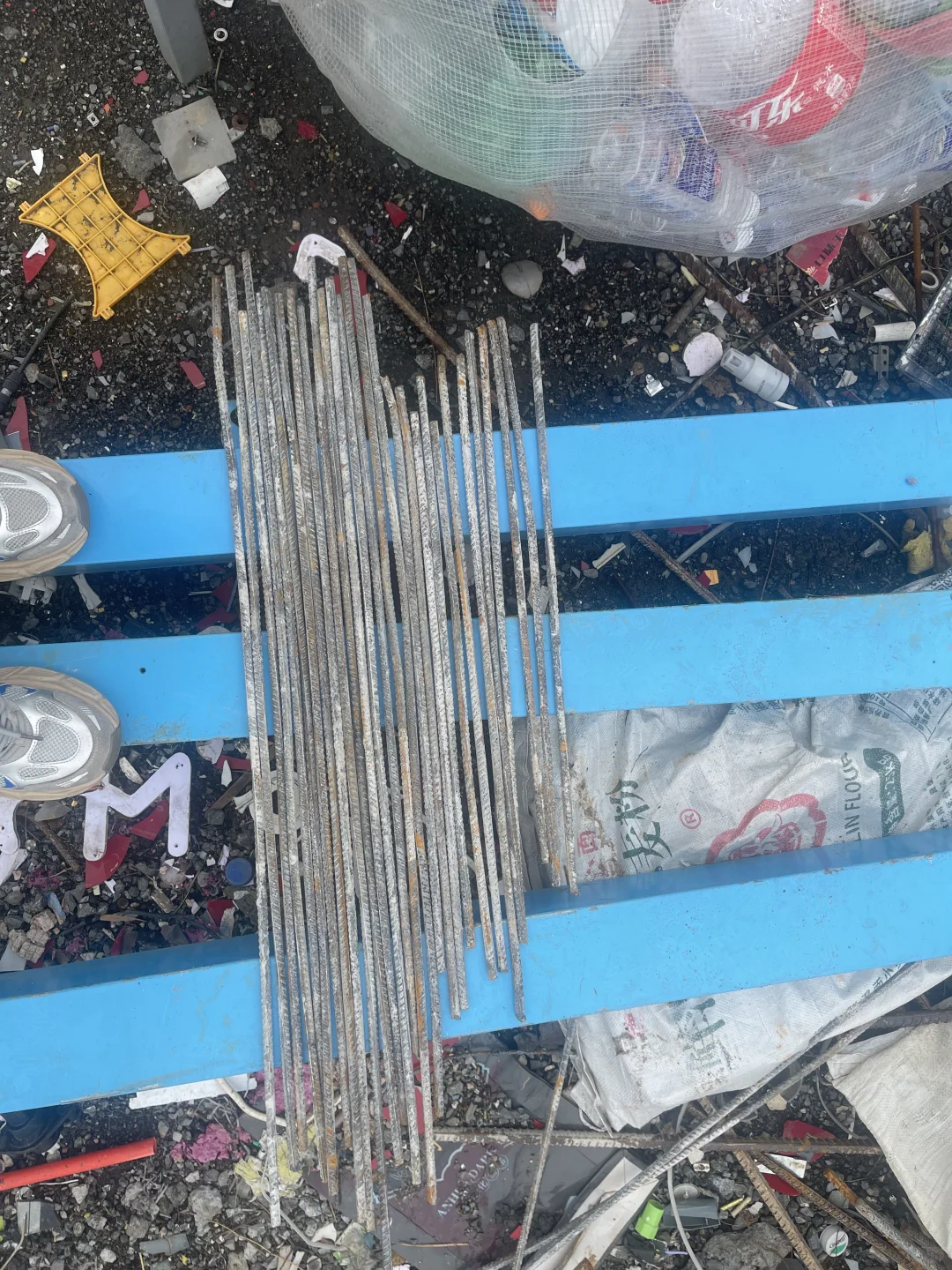 废品回收站花23元买8mm螺纹钢筋,夹灶台用