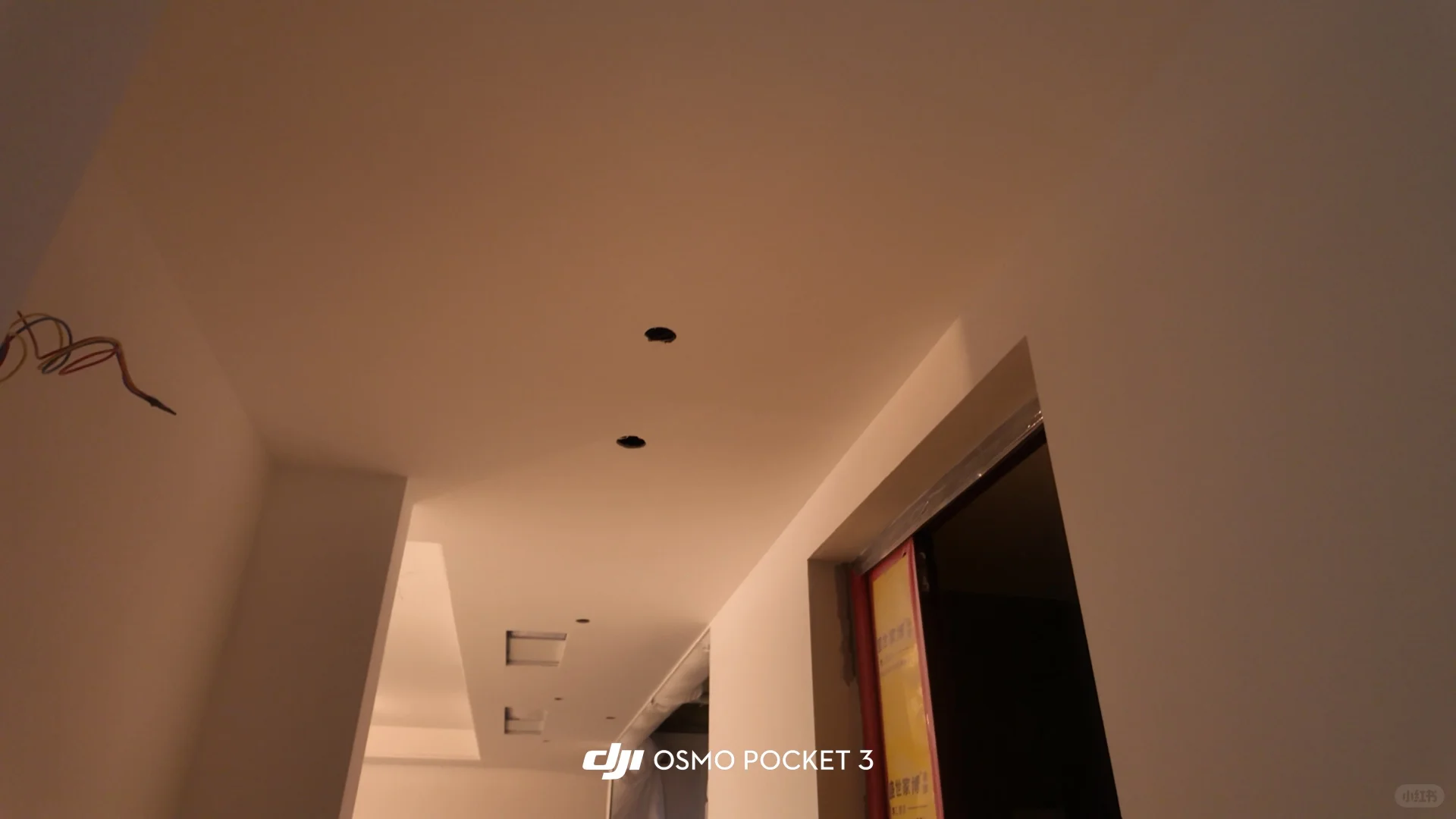 顶面喷漆完成✅墙面海藻岩艺术漆排队ing……