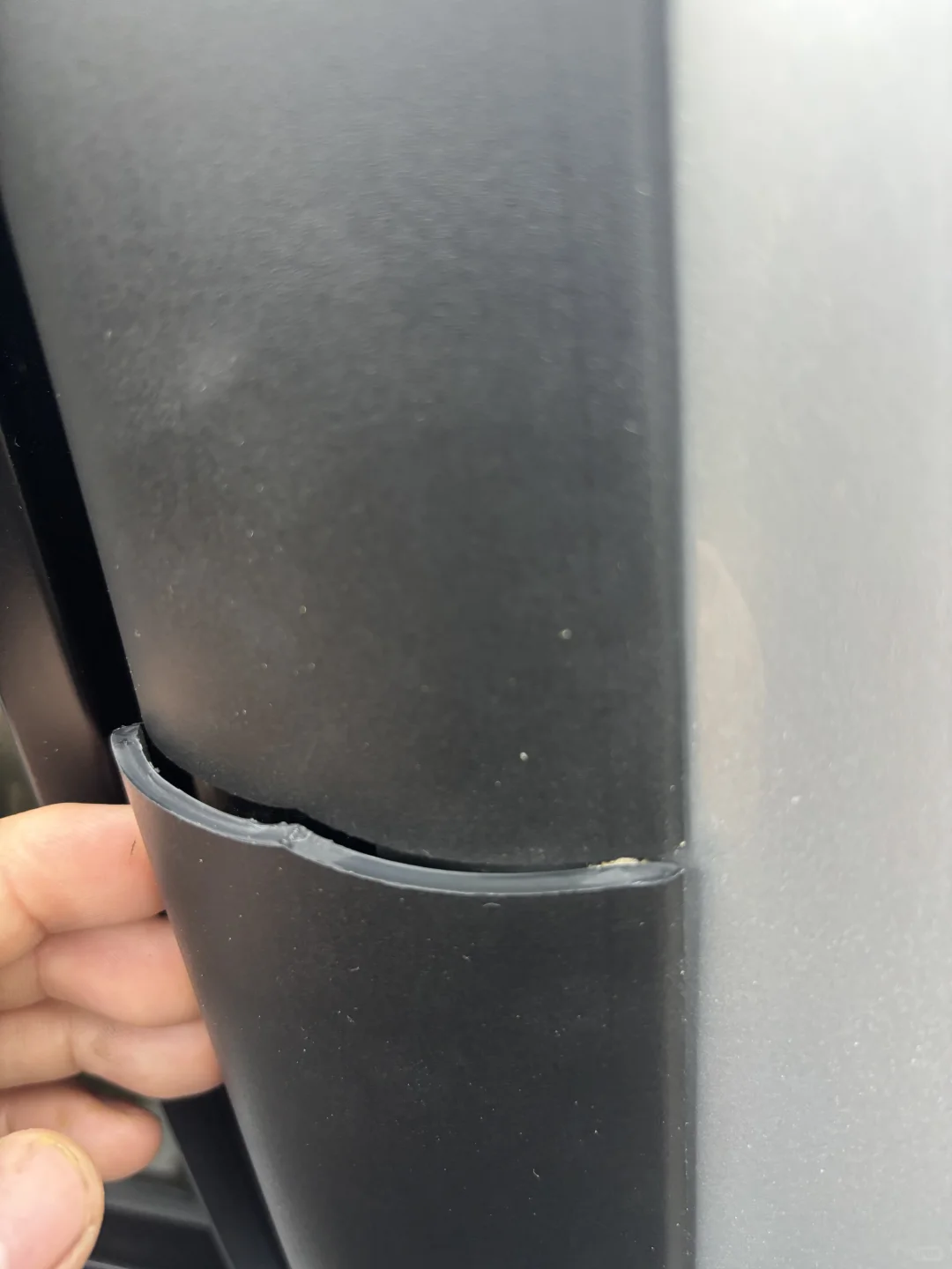 车外观塑料断裂